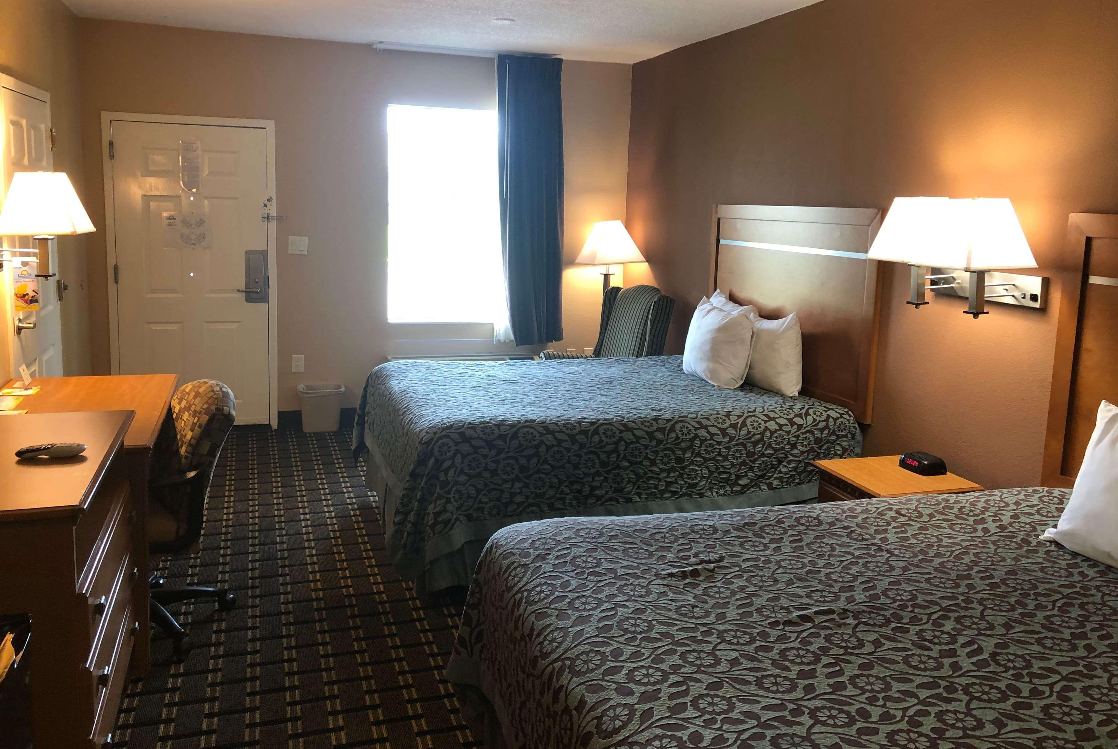 Days Inn By Wyndham Columbus Eksteriør bilde